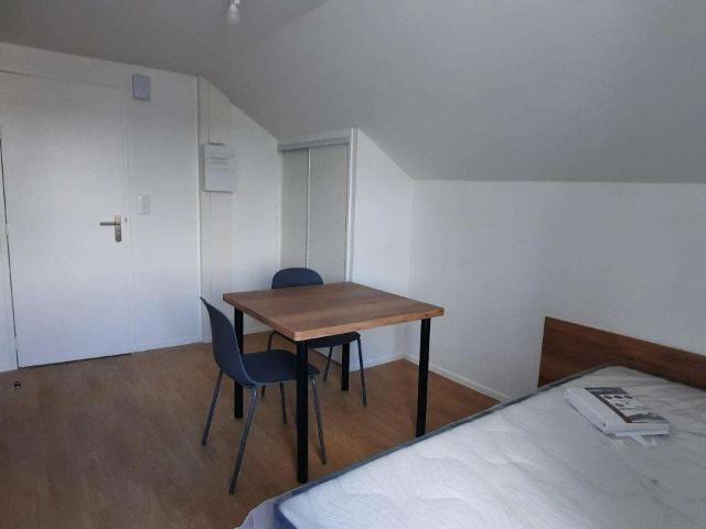 Location appartement 1 pièce Laval 53