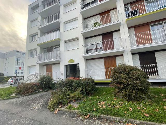 Location appartement 1 pièce Laval 53