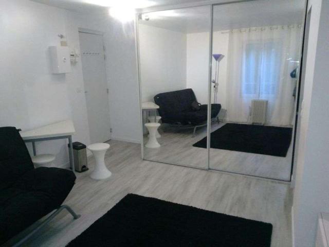 Location appartement 1 pièce Paris 10e 75