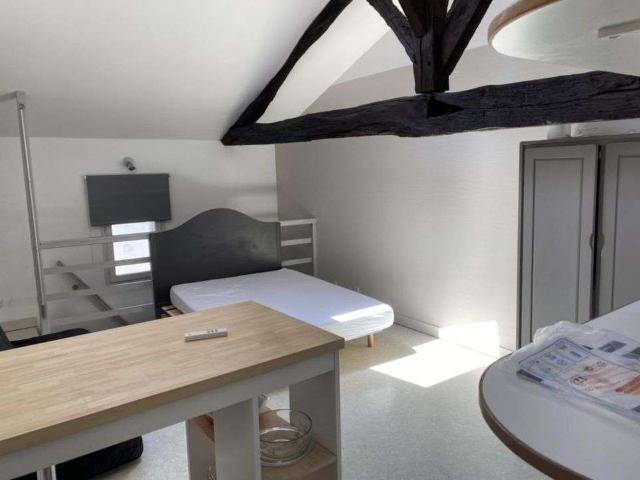 Location appartement 1 pièce Saint Vivien 17