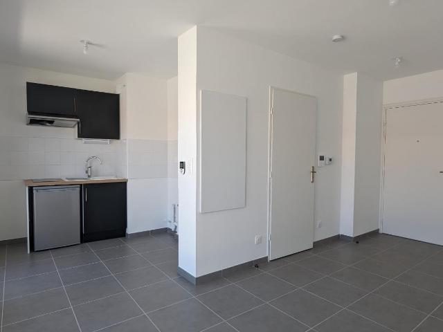 Location appartement 1 pièce TOULON 26m² à 424.42€/mois CDC Habitat