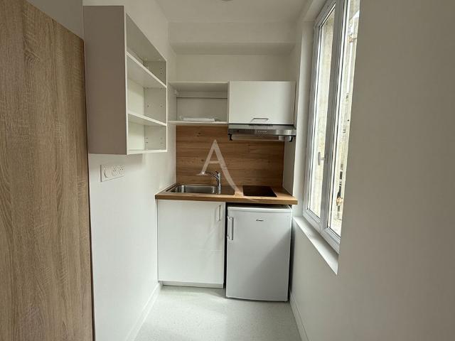 Location appartement 1 pièce, 14.00m², Saintes