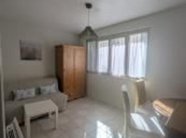 Location Appartement 1 pièce 15m² TOURS 37000