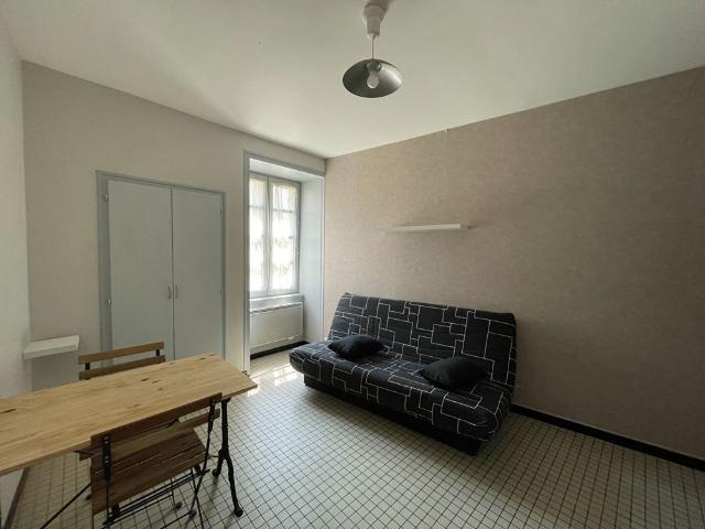 Location appartement 1 pièce, 16.00m², Fontenay le Comte