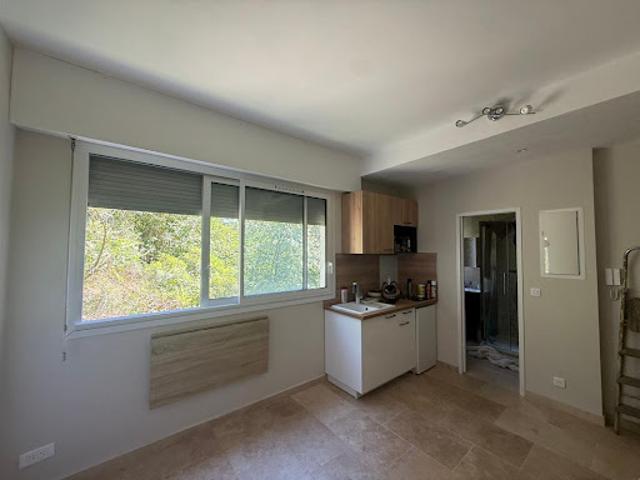 Location Appartement 1 pièce 16.7 m2 Marseille 8ème