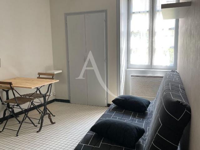 Location Appartement 1 pièce 16m² FONTENAY LE COMTE 85200