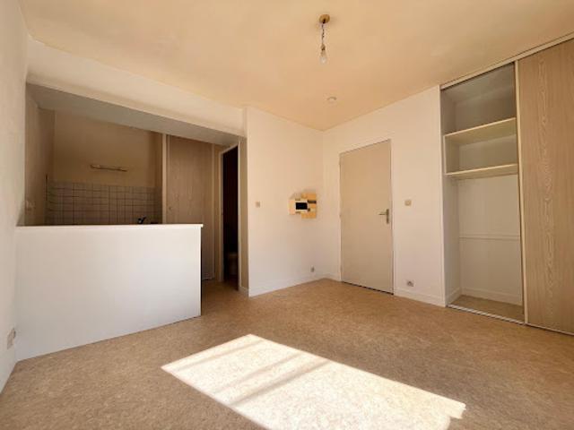 Location Appartement 1 pièce 17 m2 Lesneven