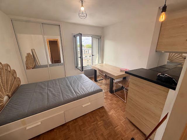 Location Appartement 1 pièce 17.2 m2 Paris 8ème