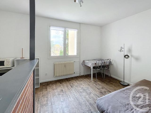 Location Appartement 1 pièce 17m² CLERMONT FERRAND 63000