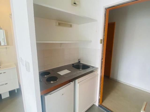 Location appartement 1 pièce, 18.00m², La Source