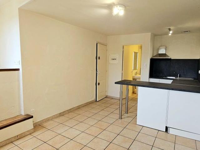 Location Appartement 1 pièce 18m² GONFARON 83590
