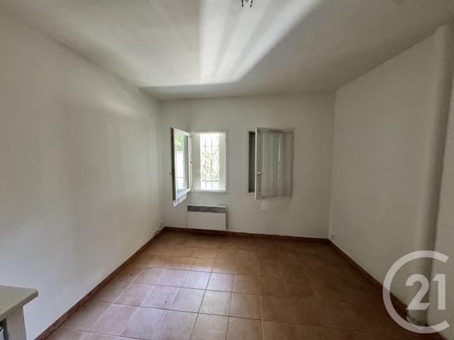 Location Appartement 1 pièce 18m² LA VALENTINE 11ème