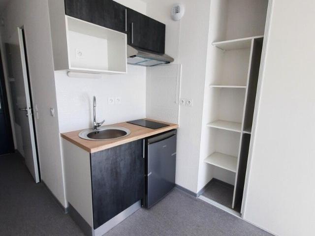 Location Appartement 1 pièce 18m² NIMES 30000