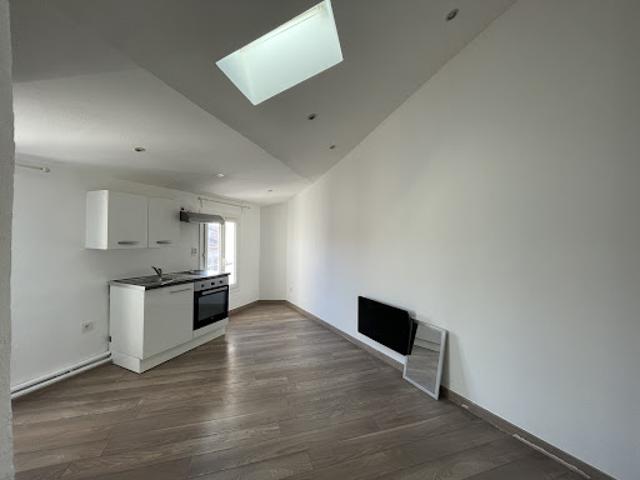 Location Appartement 1 pièce 19 m2 Hyeres