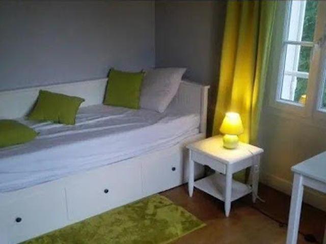 Location Appartement 1 pièce 100 m2 Guyancourt