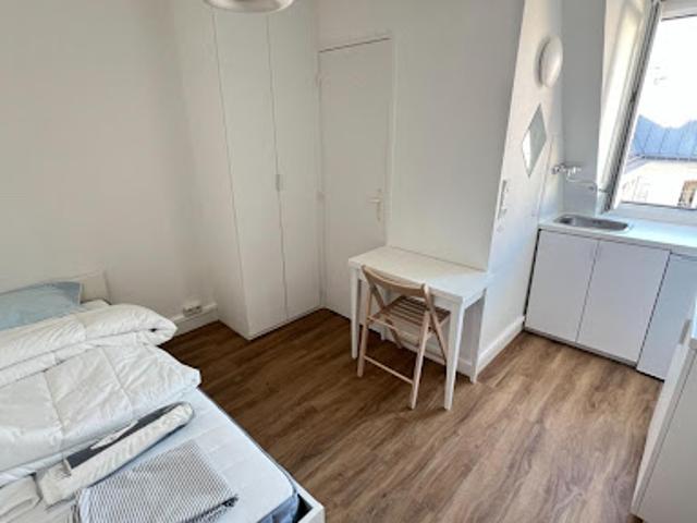 Location Appartement 1 pièce 10.82 m2 Paris 8ème