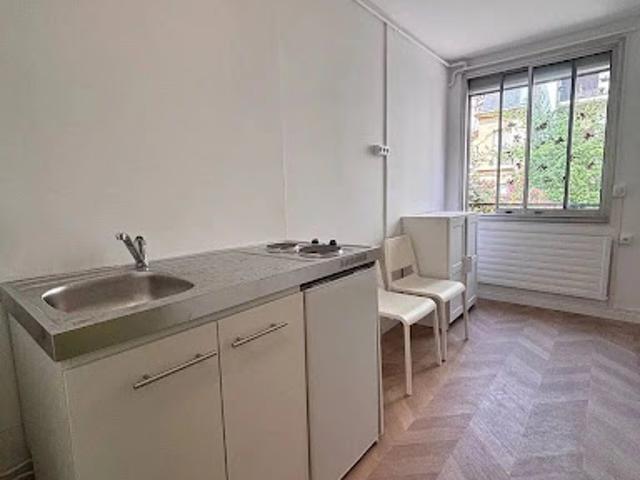 Location Appartement 1 pièce 11 m2 Paris 16ème