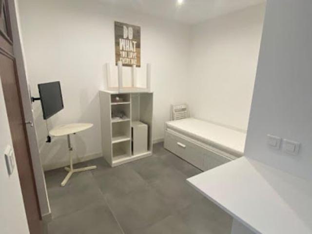 Location Appartement 1 pièce 12.01 m2 Nimes