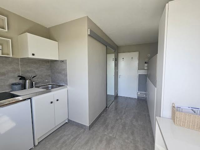 Location Appartement 1 pièce 12.39 m2 Nimes