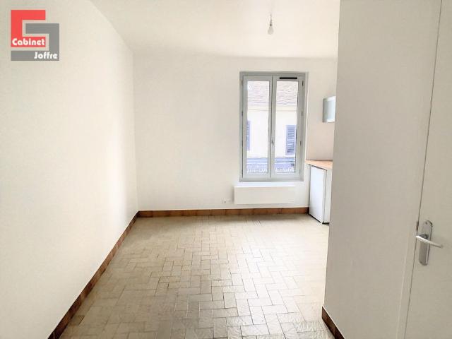 Location Appartement 1 pièce 12m² FONTAINEBLEAU 77300