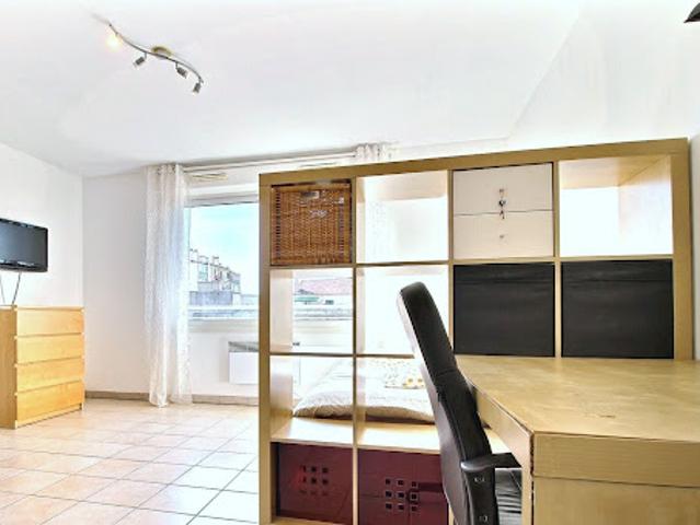 Location Appartement 1 pièce 24 m2 Marseille 5ème