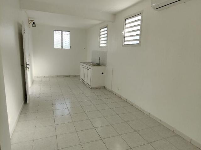 Location appartement 1 pièce, 24.42m², Le Robert
