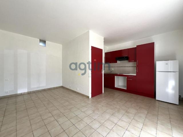 Location Appartement 1 pièce 24m² LA ROCHE SUR YON 85000