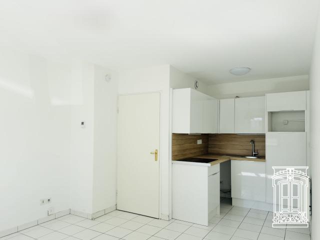 Location Appartement 1 pièce 24m² LYON 8ème