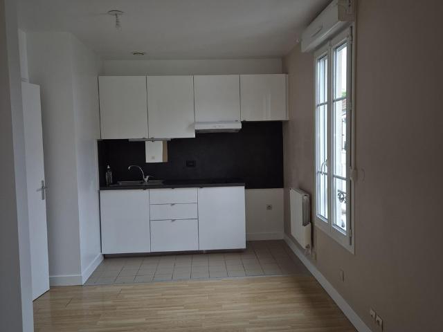 Location Appartement 1 pièce 25m² ST MAUR DES FOSSES 94100