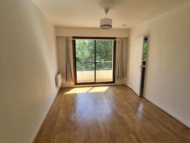 Location Appartement 1 pièce 25m² ST MAUR DES FOSSES 94210
