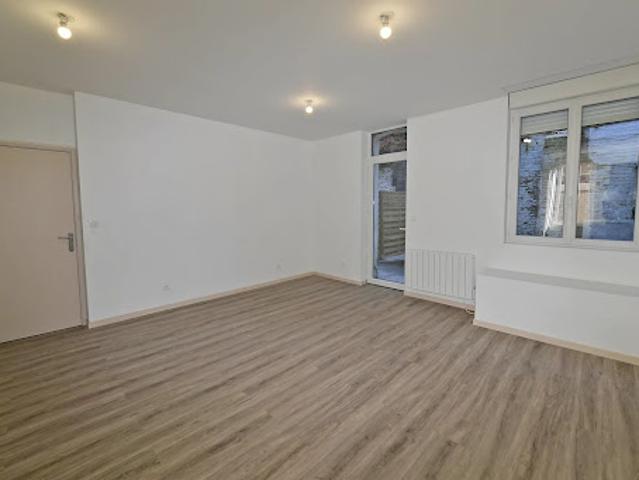 Location Appartement 1 pièce 26.93 m2 Saint Quentin