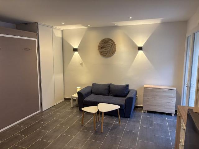 Location Appartement 1 pièce 26m² LE MUY 83490