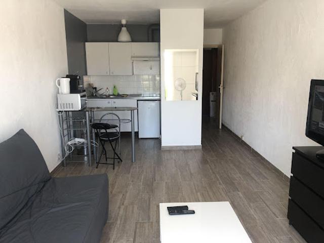 Location Appartement 1 pièce 27 m2 Marseille 5ème