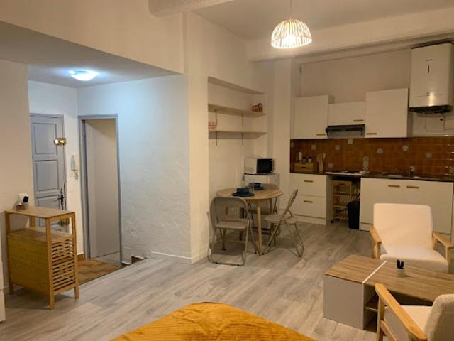 Location Appartement 1 pièce 27 m2 Nimes