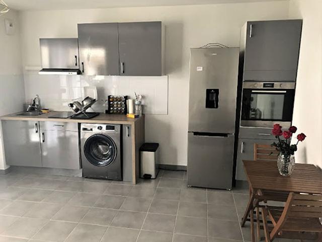 Location Appartement 1 pièce 27 m2 Nimes