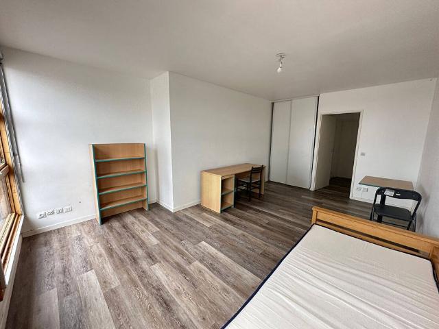 Location appartement 1 pièce 27.19 m² à Lille 59000 LILLE CENTRE A 500M DES COMMERCES
