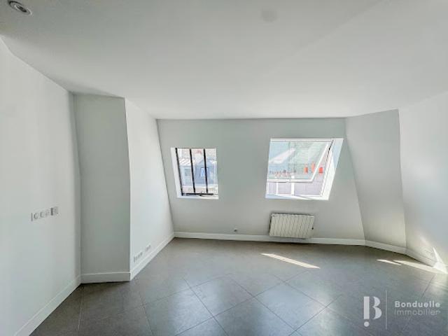 Location Appartement 1 pièce 27.5 m2 Paris 8ème