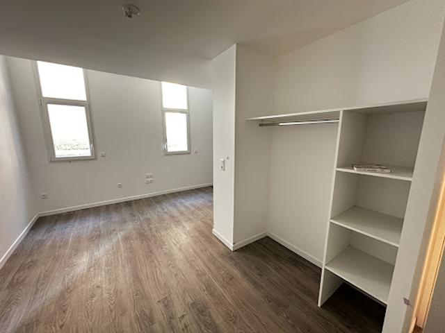 Location Appartement 1 pièce 27.5 m2 Reims