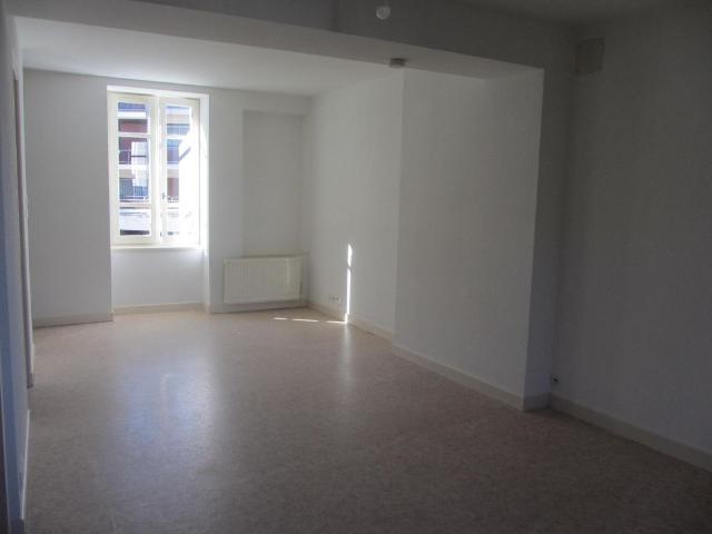 Location Appartement 1 pièce 27m² USSEL 19200