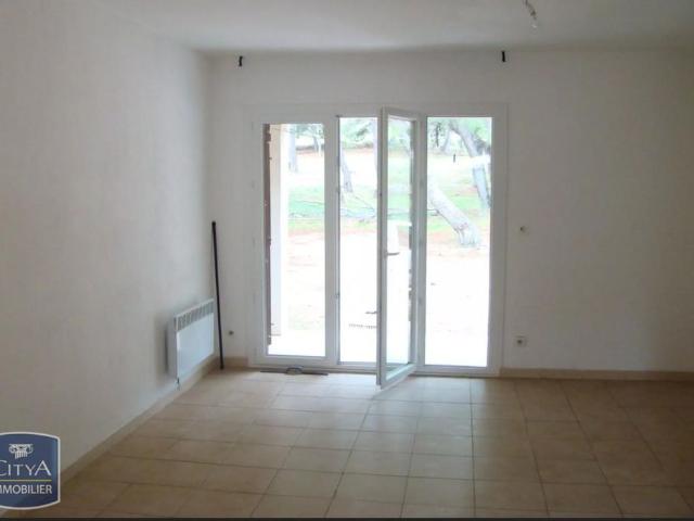 Location Appartement 1 pièce 27m² CHATEAUNEUF LES MARTIGUES 13220