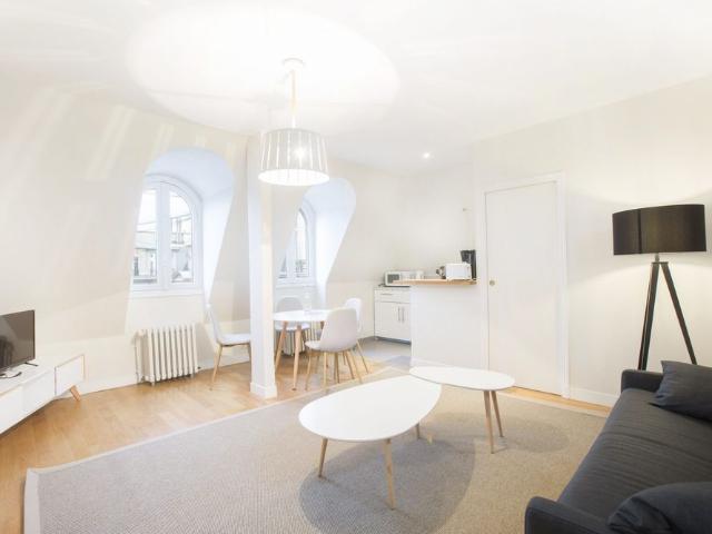 Location Appartement 1 pièce 27m² PARIS 16ème