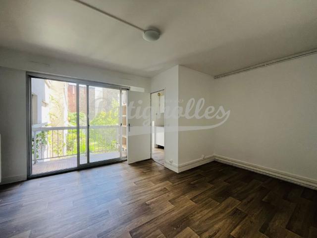 Location Appartement 1 pièce 27m² PARIS 18ème
