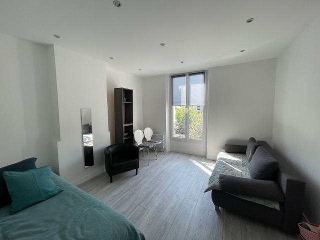 Location Appartement 1 pièce 27m² ST MAUR DES FOSSES 94210
