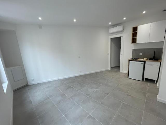 Location Appartement 1 pièce 28 m2 Aix en Provence