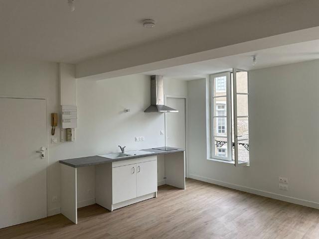 Location appartement 1 pièce, 28.87m², Fontenay le Comte