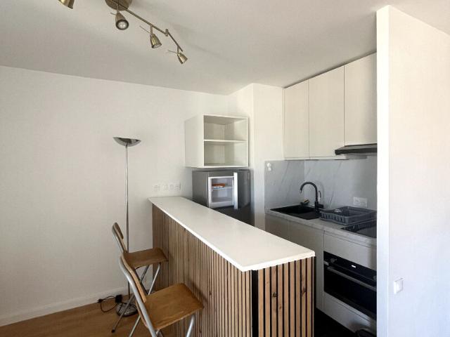 Location appartement 1 pièce, 29.80m², Paris 10