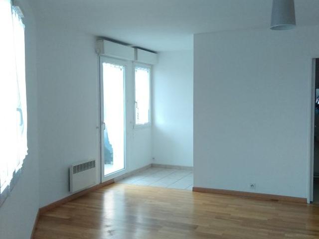 Location Appartement 1 pièce 29m² FLEURY LES AUBRAIS 45400
