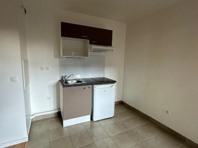 Location Appartement 1 pièce 29m² LA ROCHETTE 77000