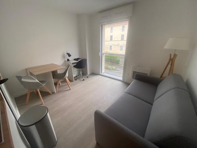 Location Appartement 1 pièce 20 m2 La Roche sur Yon