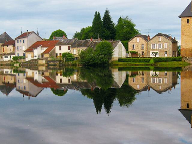 Location appartement 1 pièce 20 m² Peyrat le Château 87470